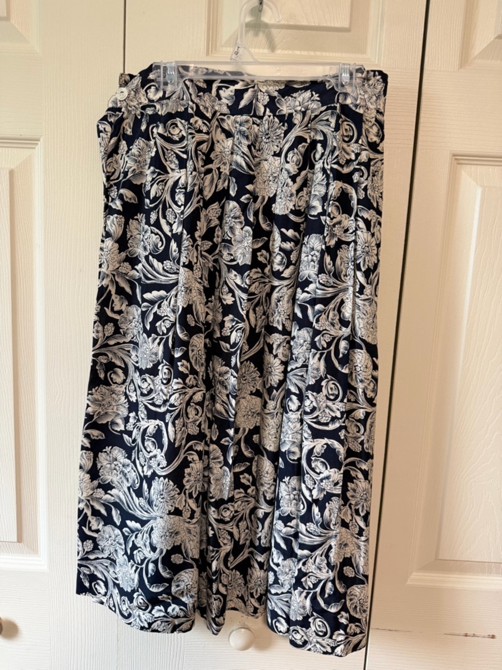 Jones New York Navy and White Floral Print Skirt